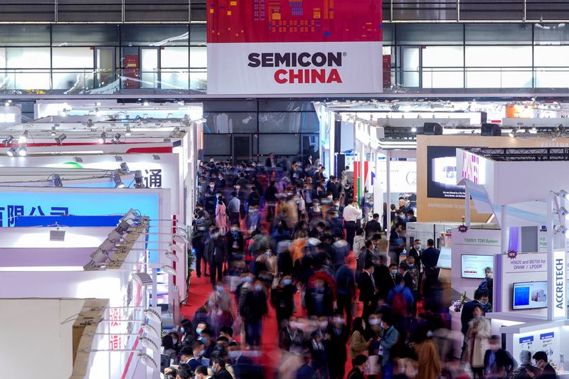 &copy; Reuters. FILE PHOTO: People visit Semicon China, a trade fair for semiconductor technology, in Shanghai, China March 17, 2021. REUTERS/Aly Song/File Photo