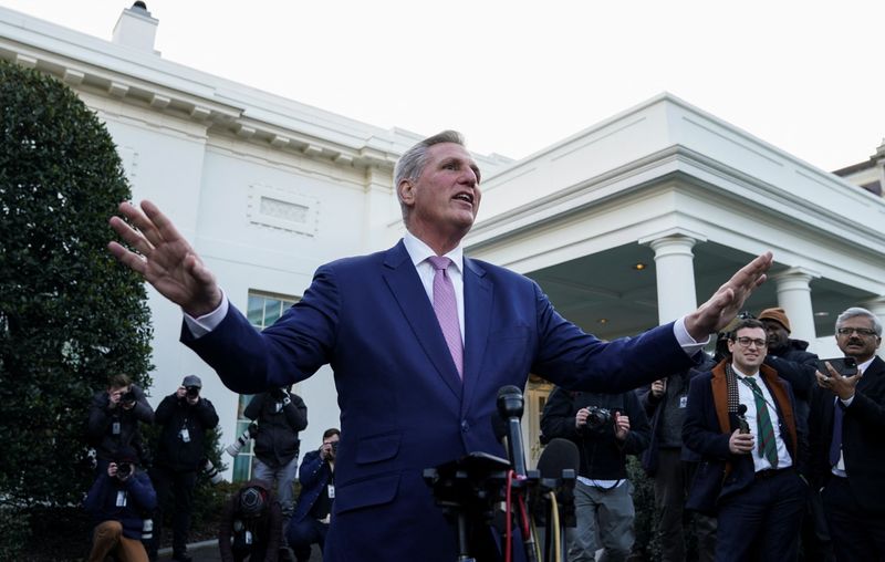 © Reuters. U.S. House Speaker Kevin McCarthy (R-CA) talks to reporters after he met with U.S. President Joe Biden to discuss the federal debt limit and spending, at the White House in Washington, U.S., February 1, 2023. REUTERS/Kevin Lamarque