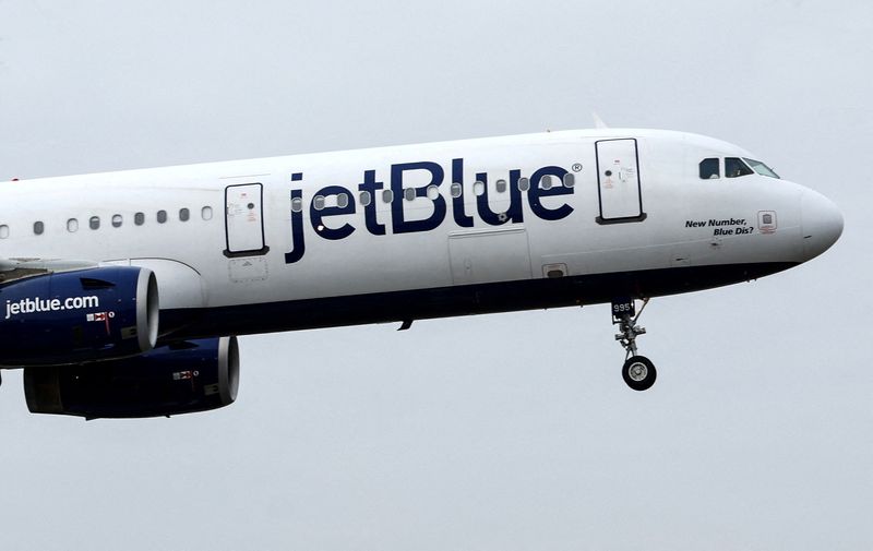 &copy; Reuters. FILE PHOTO: A JetBlue Airways jet comes in for a landing at Laguardia Airport in New York City, New York, U.S., January 11, 2023. REUTERS/Mike Segar/File Photo