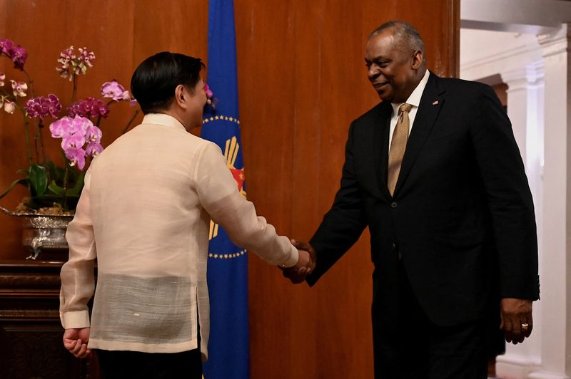 &copy; Reuters. U.S. Defense Secretary Lloyd Austin III shakes hands with Philippines President Ferdinand "Bongbong" Marcos Jr. at the Malacanang presidential palace in Manila, Philippines, February 2, 2023. Jam Sta Rosa/Pool via REUTERS