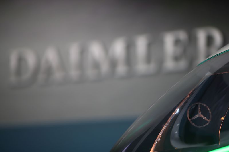 &copy; Reuters. A Mercedes-Benz "Vision URBANETIC" concept car is seen in front of the Daimler AG logo during the company's annual news conference in Stuttgart, Germany, February 6, 2019. REUTERS/Michael Dalder/Files