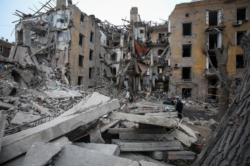 &copy; Reuters. Edificio residencial destruido por un ataque de misiles rusos, en medio del ataque de Rusia a Ucrania, en Kramatorsk, Ucrania 2 de febrero de 2023. REUTERS/Vyacheslav Madiyevskyy