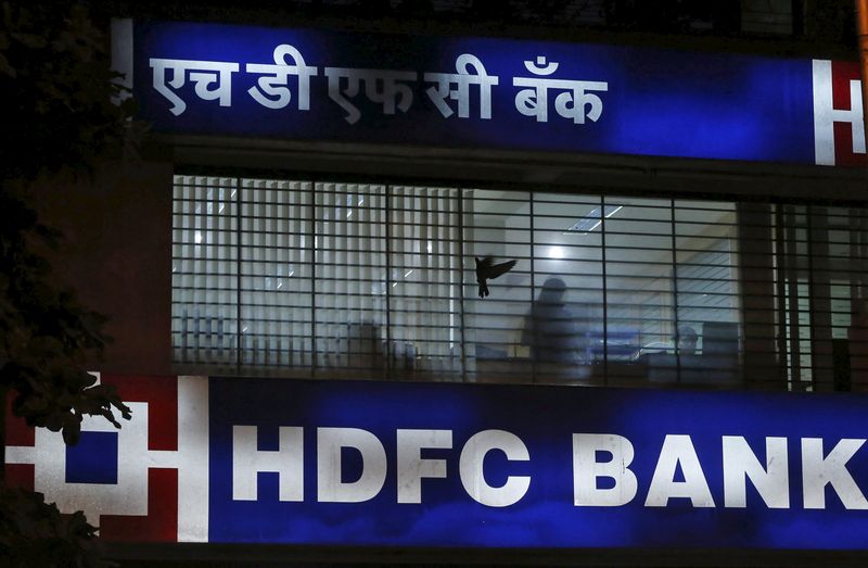 &copy; Reuters. FILE PHOTO: A bird flies past a window of a HDFC Bank branch office in Mumbai, India, October 21, 2015. HDFC Bank Ltd, India's second-largest private sector lender by assets, grew loans faster than expected in the second quarter as more people borrowed to