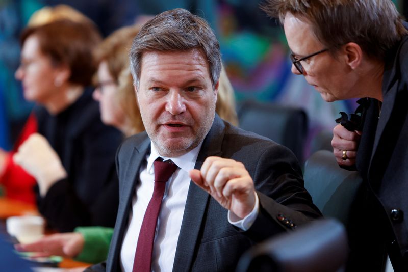 &copy; Reuters. FILE PHOTO: German Economy and Climate Minister Robert Habeck attends the weekly cabinet meeting in Berlin, Germany February 1, 2023.  REUTERS/Michele Tantussi/File Photo