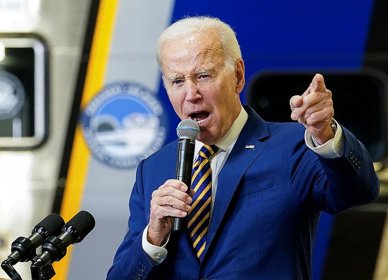 &copy; Reuters. FILE PHOTO: U.S. President Joe Biden delivers remarks touting how Infrastructure Law funding will be used for the Hudson River Tunnel project, during an event at the West Side Rail Yard in New York City, U.S., January 31, 2023. REUTERS/Kevin Lamarque