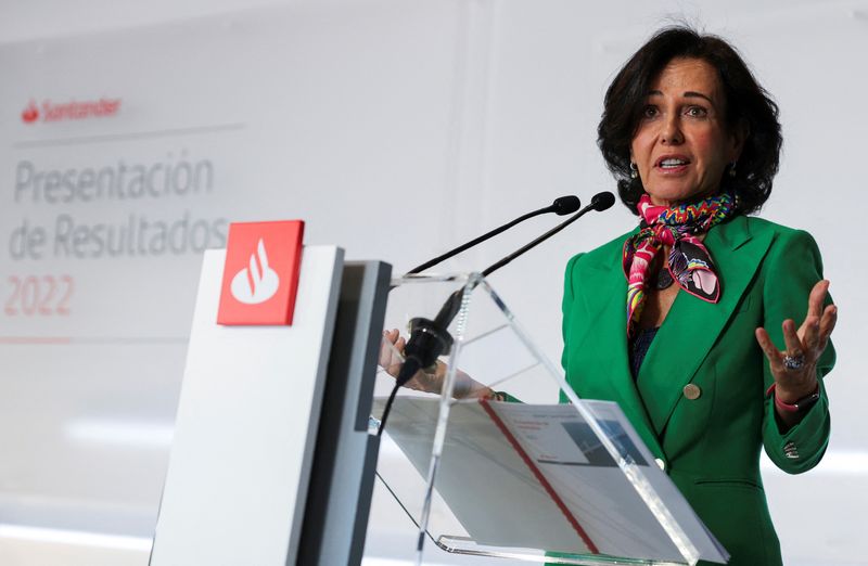 © Reuters. Ana Patricia Botin, presidente do Santander, participa da apresentação de resultados anuais na sede da empresa, na Espanha
02/02/2023
REUTERS/Violeta Santos Moura