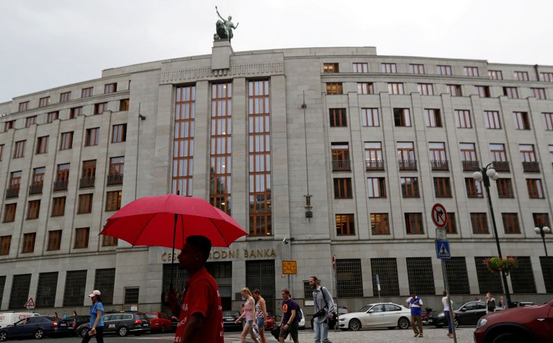 &copy; Reuters. FILE PHOTO: A man holds an umbrella in front of the Czech National Bank in Prague, Czech Republic, August 3, 2017.   REUTERS/David W Cerny/