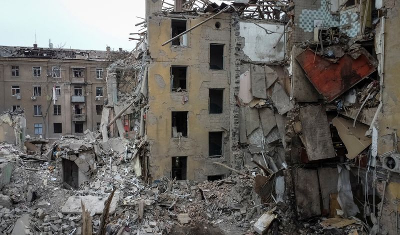&copy; Reuters. Una vista muestra un edificio residencial destruido por un ataque con misiles rusos, en medio del ataque de Rusia a Ucrania, en Kramatorsk, Ucrania. 2 de febrero, 2023. REUTERS/Vitalii Hnidyi