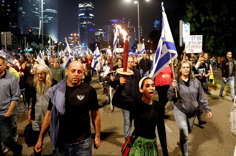 &copy; Reuters. Foto de archivo de una protesta en Tel Aviv contra una propuesta de reforma judicial 
Ene 28, 2023. REUTERS/Corinna Kern/