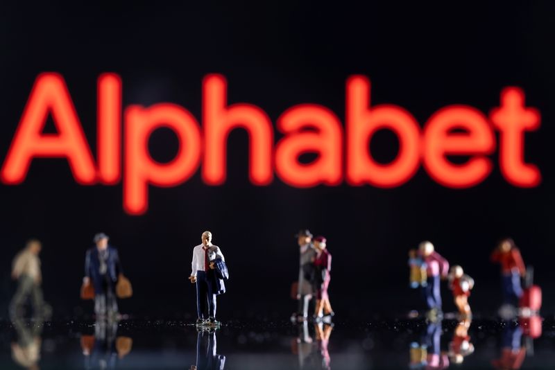 &copy; Reuters. Small figurines are seen in front of displayed Alphabet logo in this illustration taken February 11, 2022. REUTERS/Dado Ruvic/Ilustration