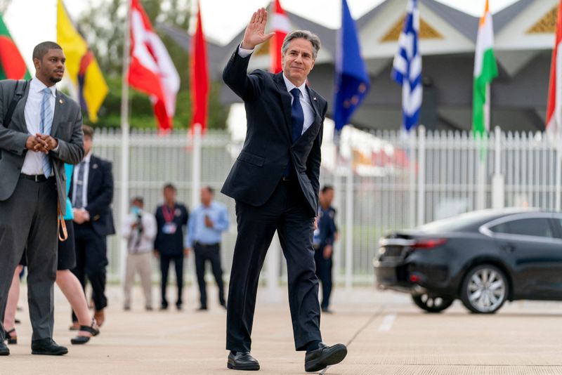 &copy; Reuters. FILE PHOTO: U.S Secretary of State Antony Blinken walks across the tarmac to board his plane at Phnom Penh International Airport to Manila in Philippines in Phnom Penh, Cambodia August 5, 2022. Andrew Harnik/Pool via REUTERS