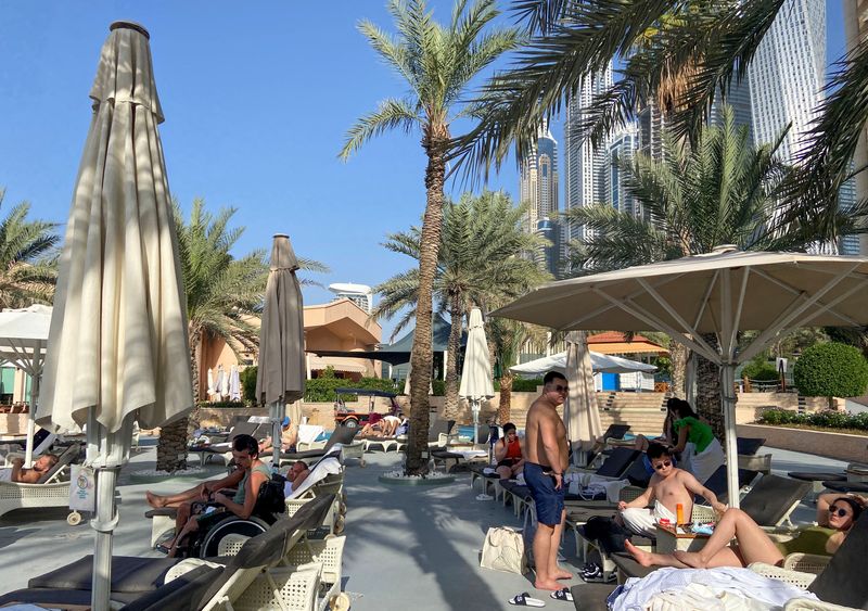 &copy; Reuters. Tourists rest at the Habtoor Grand Resort, in Dubai, United Arab Emirates, February 1, 2022. REUTERS/Abdel Hadi Ramahi/Files