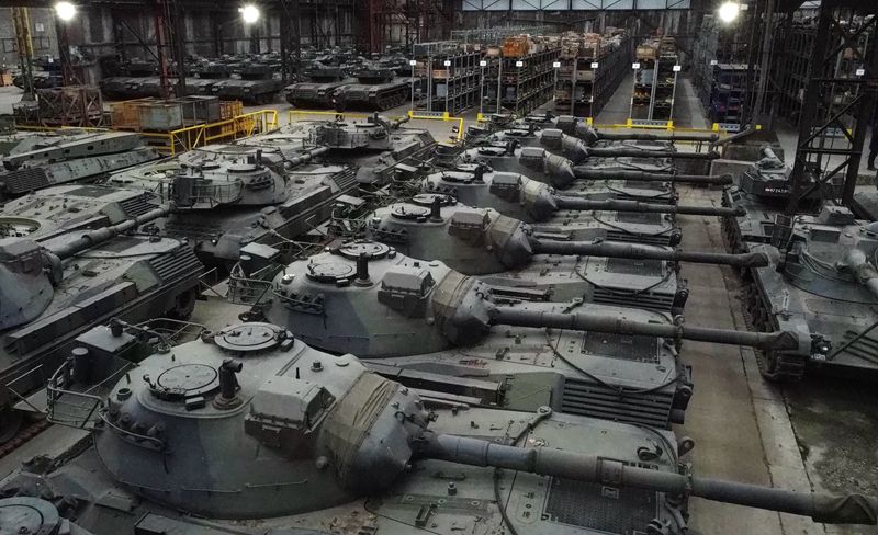 &copy; Reuters. Des dizaines de chars Leopard 1 de fabrication allemande sont vus dans un hangar à Tournais, en Belgique. /Photo prise le 31 janvier 2023/REUTERS/Yves Herman