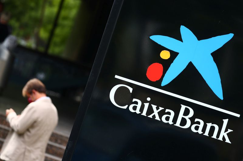 &copy; Reuters. The logo of Caixabank is seen outside a branch in Madrid, Spain, September 16, 2020. REUTERS/Sergio Perez/Files