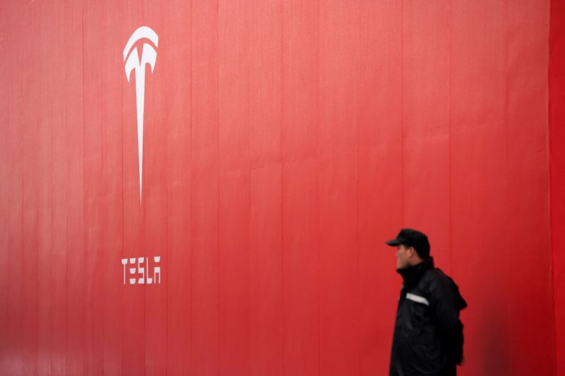 &copy; Reuters. A Tesla logo is seen at a groundbreaking ceremony of Tesla Shanghai Gigafactory in Shanghai, China January 7, 2019. REUTERS/Aly Song/Files