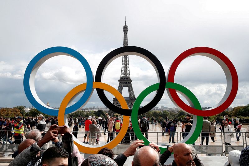 &copy; Reuters. FILE PHOTO: Olympic rings to celebrate the IOC official announcement that Paris won the 2024 Olympic bid are seen in front of the Eiffel Tower at the Trocadero square in Paris, France, September 16, 2017. REUTERS/Benoit Tessier/File Photo