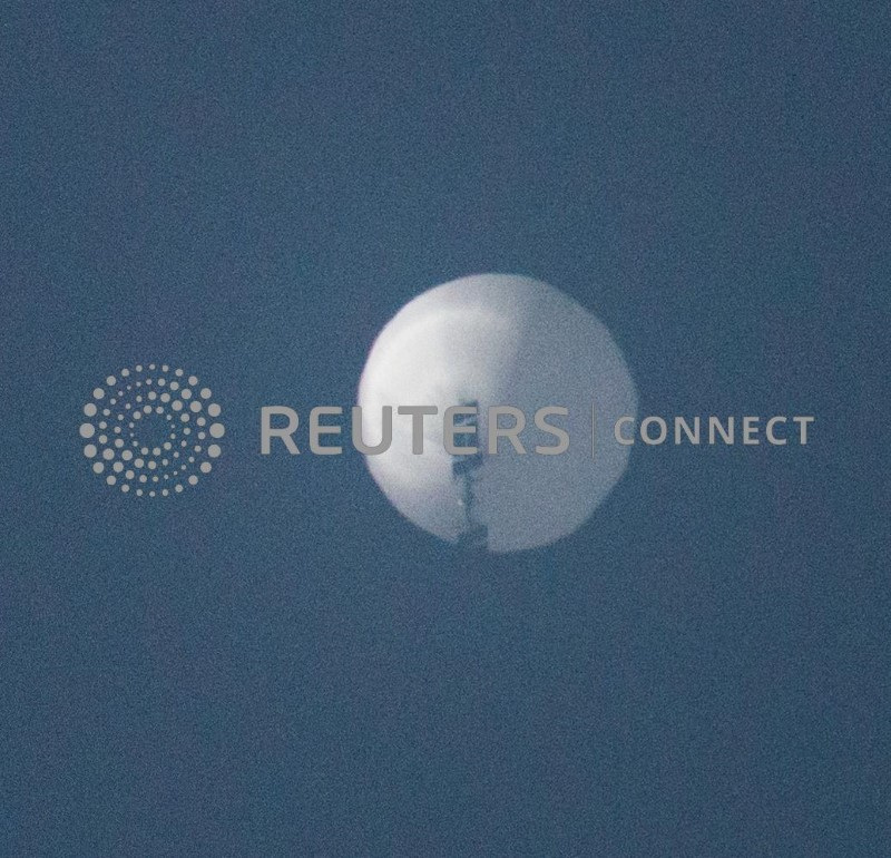 &copy; Reuters. Un pallone satellitare a Billings, Montana, in una foto presa dai social media. 1 febbraio 2023. Chase Doak/via REUTERS  