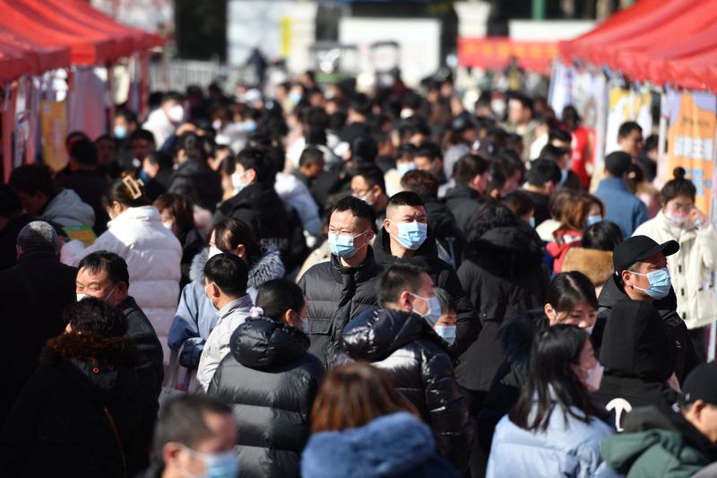 &copy; Reuters. 国際通貨基金（ＩＭＦ）の中国審査団は３日、中国経済は新型コロナウイルス禍から回復しつつあるが、まだ万全な状態ではなく、マクロ経済政策の拙速な引き締めは避けるべきと指摘した