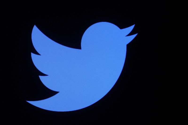 &copy; Reuters. FILE PHOTO: The logo for Twitter is displayed on a screen on the floor of the New York Stock Exchange (NYSE) in New York City, U.S., June 1, 2022.  REUTERS/Brendan McDermid//File Photo