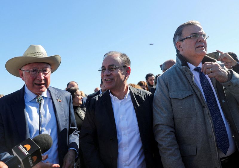 &copy; Reuters. FILE PHOTO: Mexican Foreign Secretary Marcelo Ebrard, Governor of Sonora Alfonso Durazo and U.S. ambassador to Mexico Ken Salazar visit the northern border state of Sonora where state electric utility CFE is building the largest solar plant in all of Lati