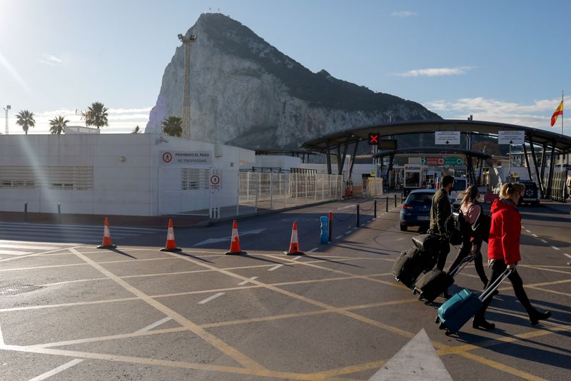 &copy; Reuters. FILE PHOTO: Tourists walk at the border between Spain and Gibraltar, on the first day of work , in La Linea de la Concepcion, Spain January 4, 2021. REUTERS/Jon Nazca