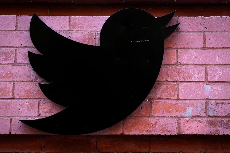 © Reuters. FILE PHOTO: The Twitter logo is seen outside the offices in New York City, U.S., November 9, 2022. REUTERS/Brendan McDermid