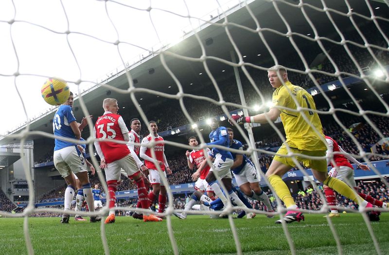 &copy; Reuters. Tarkowski marca o gol da vitória do Everton sobre o Arsenal
04/02/2023
REUTERS/Carl Recine