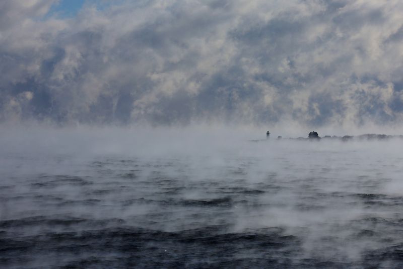 © Reuters. Sea smoke on the ocean surrounds the Straitsmouth Island Light Station as an Arctic Front brings bitterly cold weather in Rockport, Massachusetts, U.S., February 4, 2023.  REUTERS/Brian Snyder     