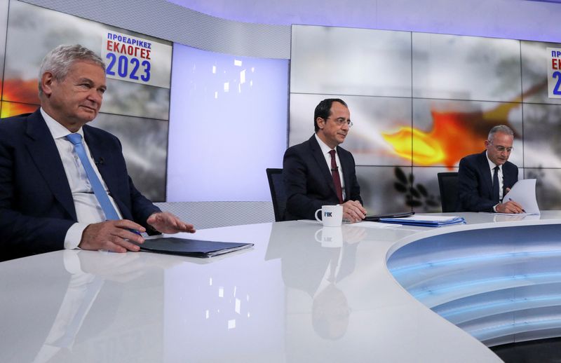 &copy; Reuters. أبرز ثلاثة مرشحين الذين يخوضون الانتخابات الرئاسية في قبرص : وزير الخارجية السابق نيكوس كريستودولدز ، وزعيم حزب التجمع الديمقراطي اليميني 