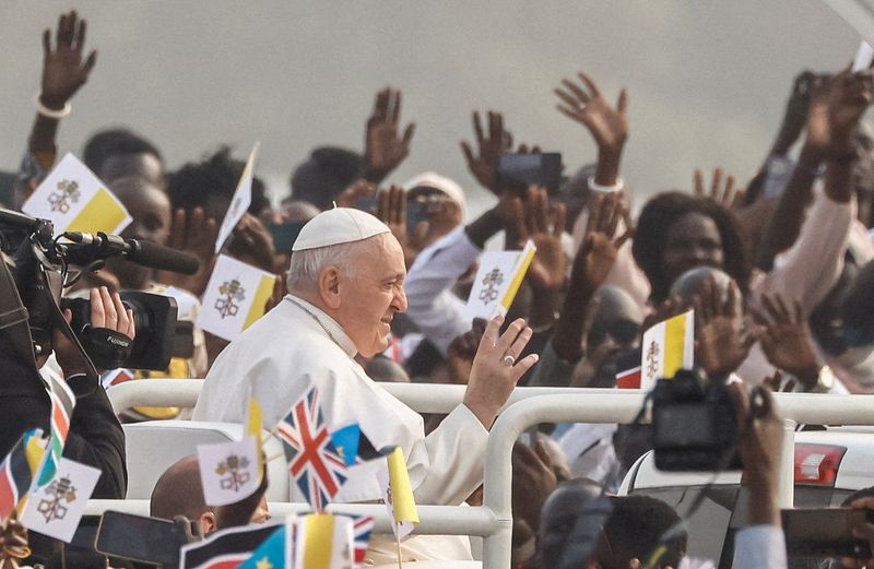 Pope Francis ends trip to South Sudan calling for an end to violence