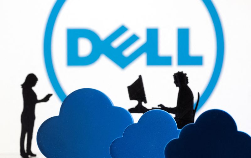 &copy; Reuters. FILE PHOTO: 3D printed clouds and figurines are seen in front of the Dell logo in this illustration taken February 8, 2022. REUTERS/Dado Ruvic/Illustration