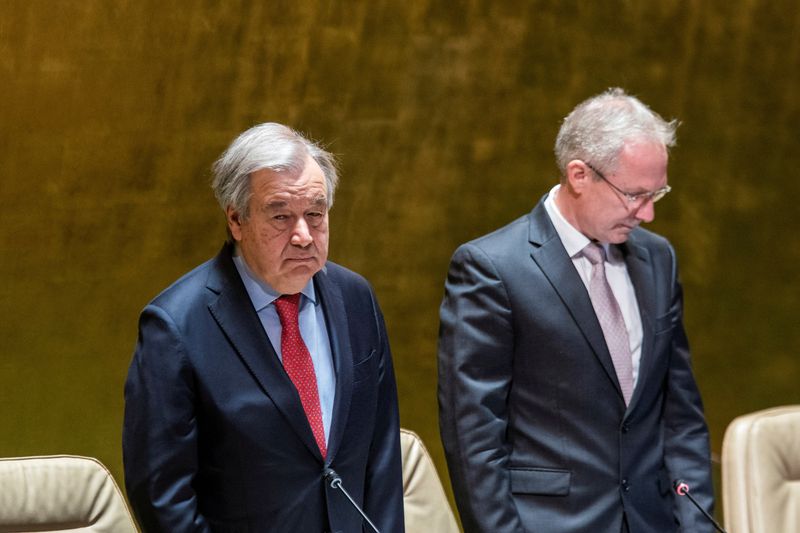 &copy; Reuters. El secretario general de Naciones Unidas, Antonio Guterres, asiste a un minuto de silencio por las víctimas del terremoto en Turquía y Siria durante la 58ª sesión plenaria en la sede de Naciones Unidas en Nueva York, Estados Unidos. 6 de febrero de 20