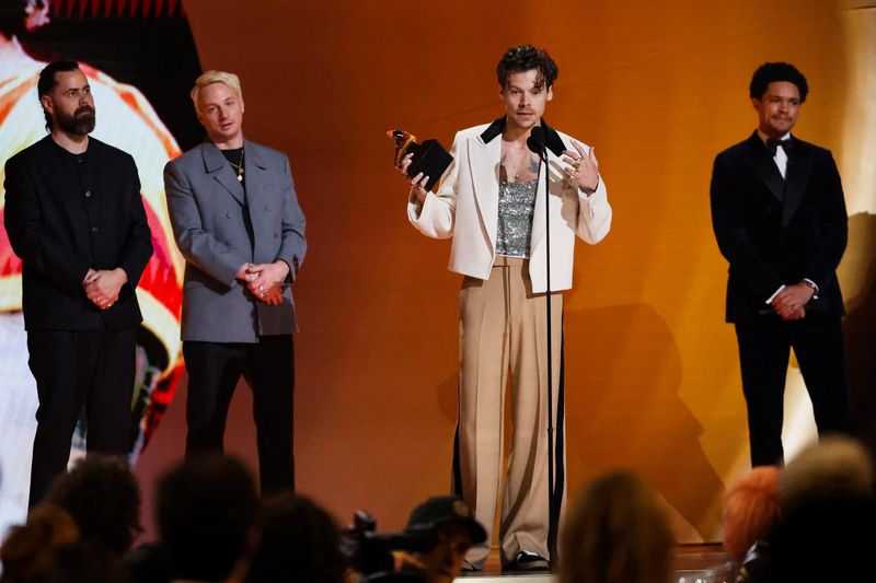 © Reuters. Harry Styles accepts the Album Of The Year award for 