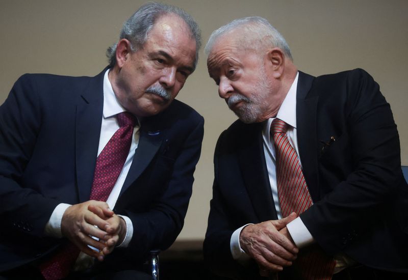 &copy; Reuters. Presidente Luiz Inácio Lula da Silva e presidente do BNDES, Aloizio Mercadante, no Rio de Janeiro
06/02/2023 REUTERS/Ricardo Moraes