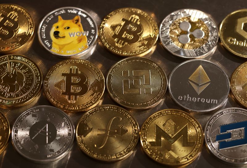 &copy; Reuters. FILE PHOTO: Representations of cryptocurrencies are seen in this illustration, August 10, 2022. REUTERS/Dado Ruvic/Illustration