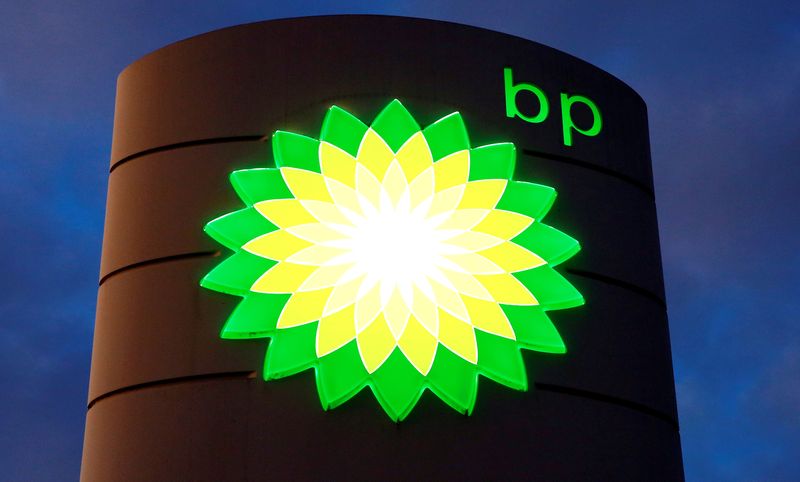 © Reuters. FILE PHOTO: The logo of BP is seen at a petrol station in Kloten, Switzerland October 3, 2017. REUTERS/Arnd Wiegmann