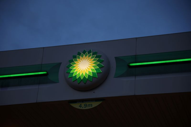 &copy; Reuters. Le logo de British Petrol BP à la station-service de Pienkow, en Pologne. /Photo prise le 8 juin 2022/REUTERS/Kacper Pempel