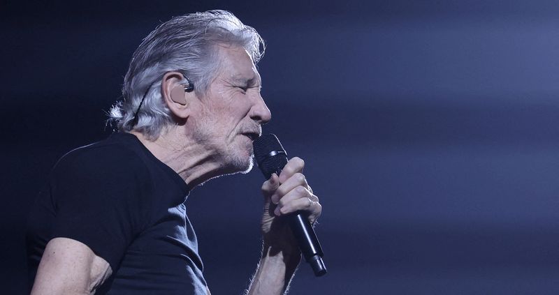 &copy; Reuters. FILE PHOTO: Pink Floyd co-founder Roger Waters performs during his This Is Not a Drill tour at Crypto.com Arena in Los Angeles, California, U.S., Sept. 27, 2022. REUTERS/Mario Anzuoni