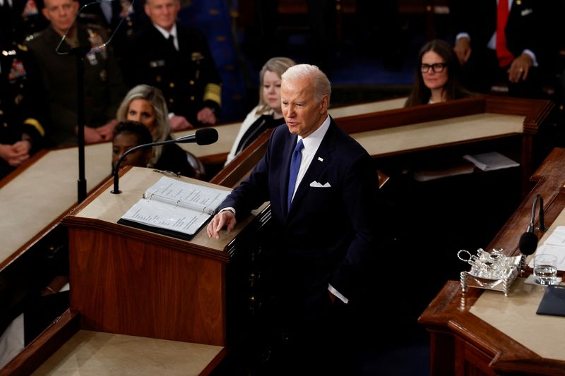 © Reuters. U.S. President Joe Biden delivers his State of the Union address at the U.S. Capitol in Washington, U.S., February 7, 2023. REUTERS/Evelyn Hockstein