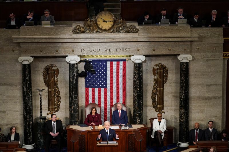 &copy; Reuters. الرئيس الأمريكي جو بايدن يلقي خطاب حالة الاتحاد أمام جلسة مشتركة للكونجرس داخل مجلس النواب بمبنى الكابيتول الأمريكي في واشنطن يوم الثلاثاء
