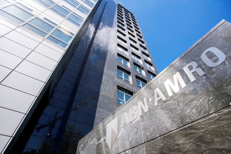 &copy; Reuters. Le logo d'ABN AMRO est visible au siège social à Amsterdam. /Photo prise le 14 mai 2019/REUTERS/Piroschka van de Wouw