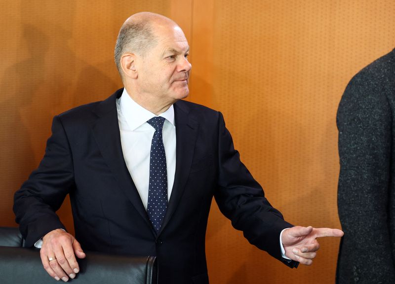 &copy; Reuters. El canciller alemán Olaf Scholz en la reunión semanal del gabinete en Berlín, Alemania, 8 de febrero de 2023.  REUTERS/Christian Mang