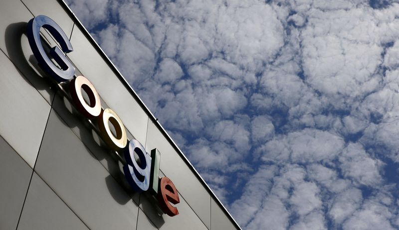 &copy; Reuters. FILE PHOTO: A logo of Google is seen at an office building in Zurich, Switzerland July 1, 2020.   REUTERS/Arnd Wiegmann