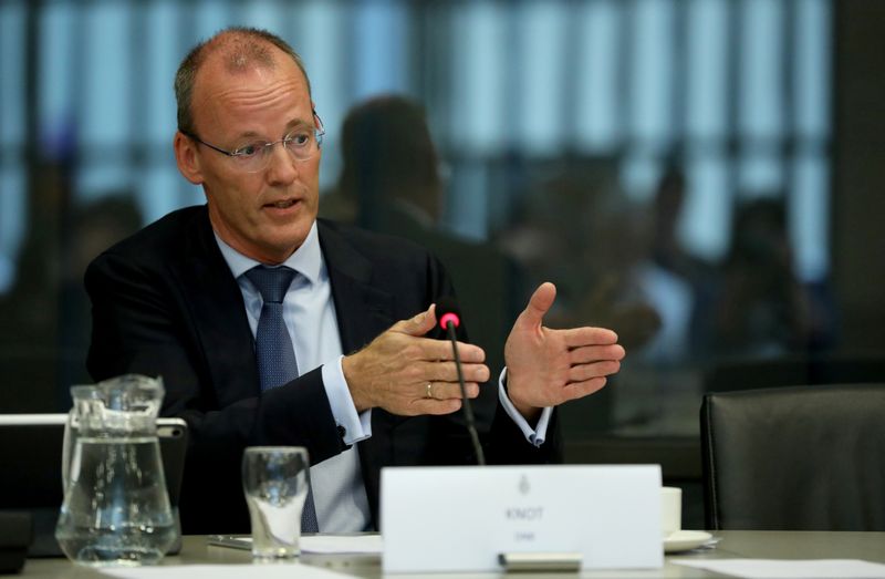 &copy; Reuters. FOTO DE ARCHIVO. Klaas Knot, miembro del consejo de gobierno del Banco Central Europeo, participa en una audiencia parlamentaria en La Haya, Países Bajos. 23 de septiembre de 2019. REUTERS/Eva Plevier 