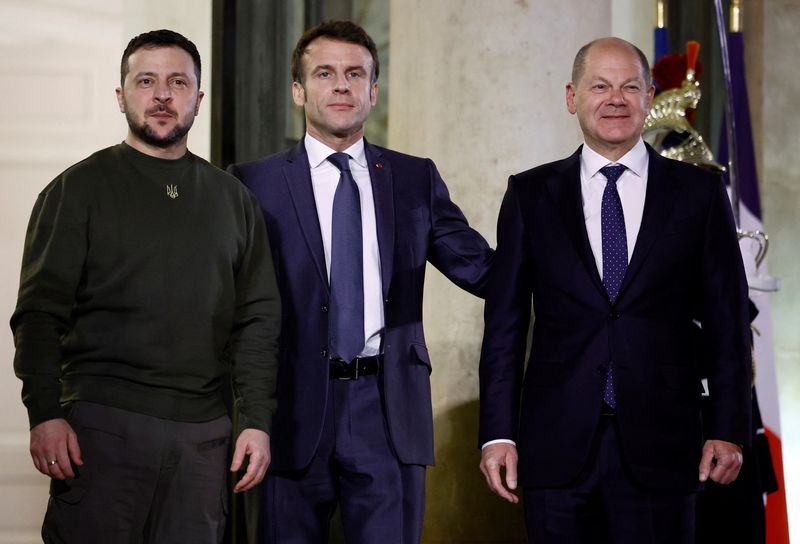Macron et Scholz affichent leur soutien à Zelensky lors d'une rencontre à l'Elysée