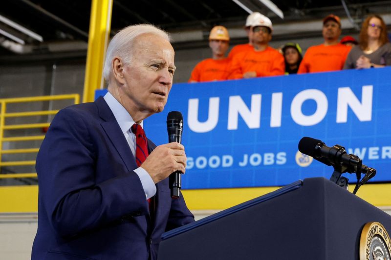 &copy; Reuters. U.S. President Joe Biden delivers remarks on his economic priorities at a Laborers' International Union of North America (LiUNA) training center in DeForest, Wisconsin, U.S. February 8, 2023. REUTERS/Jonathan Ernst