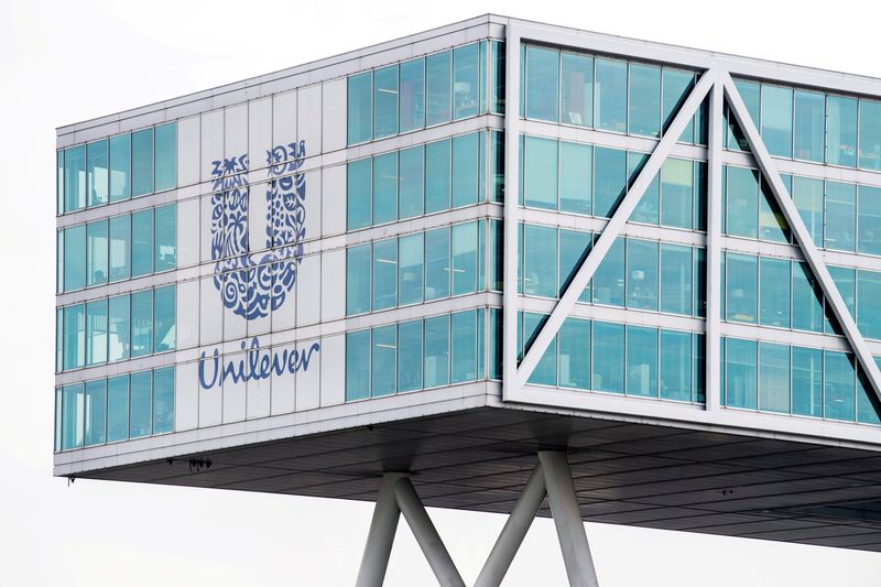 &copy; Reuters. FOTO DE ARCHIVO: La sede de Unilever en Róterdam, Países Bajos, el 21 de agosto de 2018. REUTERS/Piroschka van de Wouw