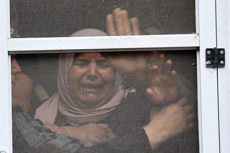 &copy; Reuters. سيدة تبكي خلال جنازة اثنين من المسلحين الفلسطينيين قتلا خلال غارة إسرائيلية بالقرب من جنين بالضفة الغربية المحتلة في 14 يناير كانون الثاني 20