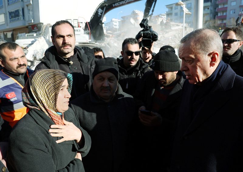 &copy; Reuters. Turkish President Tayyip Erdogan meets with people in the aftermath of a deadly earthquake in Kahramanmaras, Turkey February 8, 2023. Presidential Press Office/Handout via REUTERS 