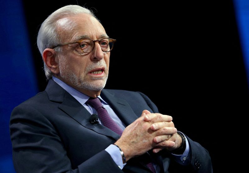 &copy; Reuters. FILE PHOTO: Nelson Peltz, founding partner of Trian Fund Management LP, speaks at the WSJD Live conference in Laguna Beach, California October 25, 2016.  REUTERS/Mike Blake/File Photo